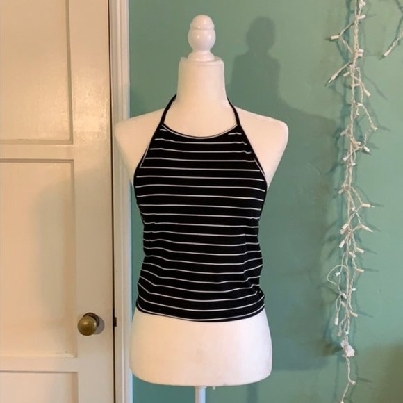 striped halter crop top - black/white - Picture 4 of 5